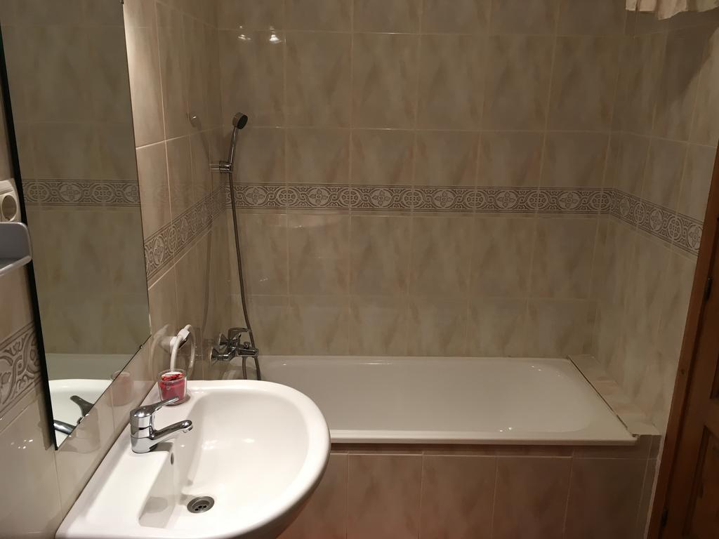 Vora Riu Apartment เอสเตร์รี ดาเนว ภายนอก รูปภาพ